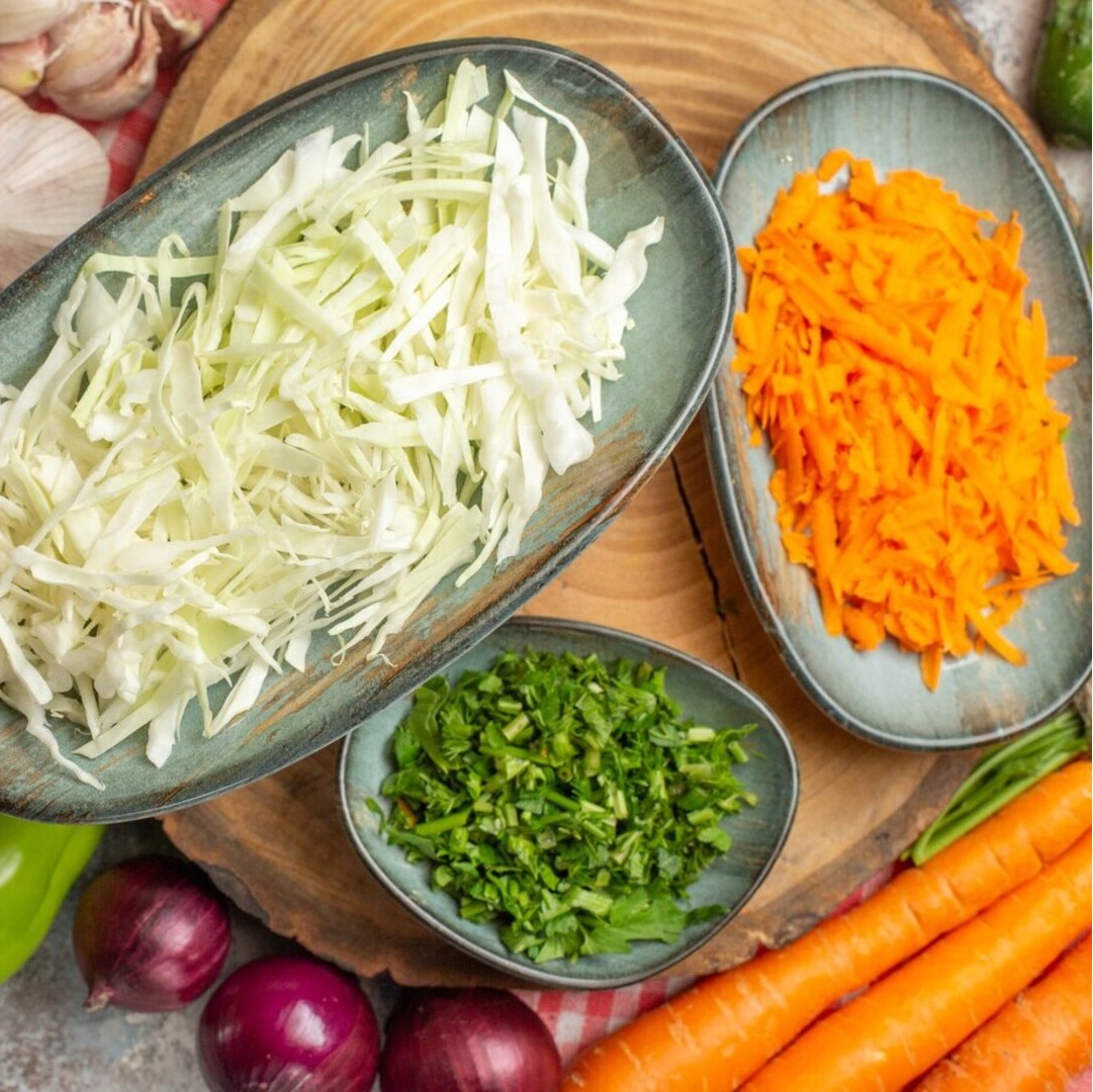 Foto de ensalada Mix de repollo blanco achicoria y zanahoria en etiqueta de producto